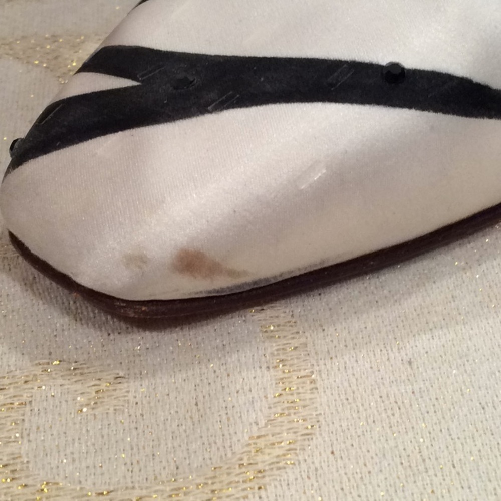 CLASSY, “ST. JOHN” SATIN, SEQUIN FLECKED, HEELS - Picture 4 of 5